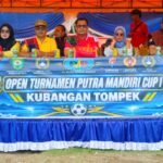 Putra Bintuas FC Angkat Trofi Perdana Putra Mandiri Cup I 2026, Batahan Bergemuruh oleh Semangat Sepak Bola